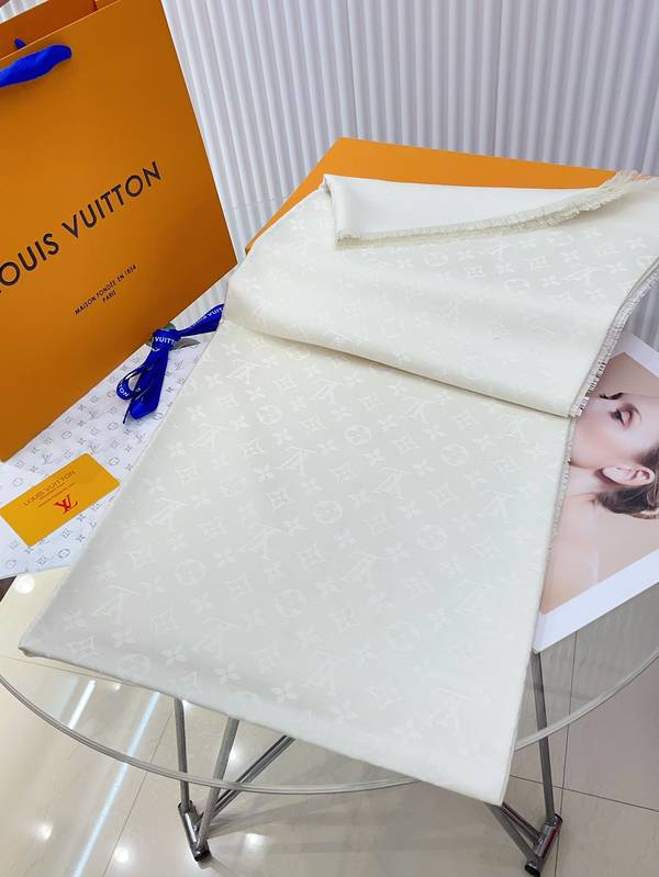 Louis Vuitton Scarf LVC00553